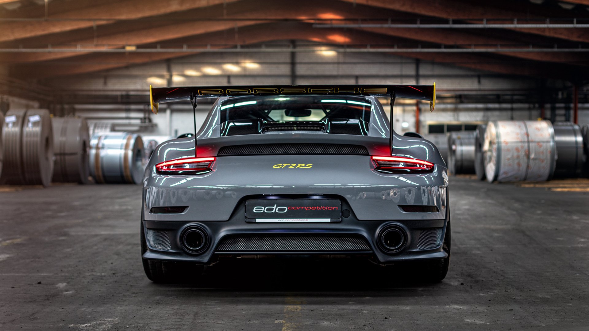 战火燃烧场上,红蓝对决引人窥探胜负离谱,红蓝色火焰